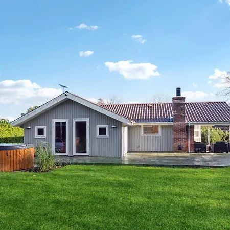 Casa de Férias Beautiful In With Sauna Nordenbro Vesteregn